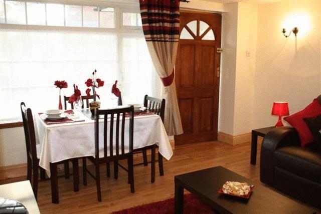 Robertsbridge Retreat At Cornhill Self Catering Apartments 객실 사진